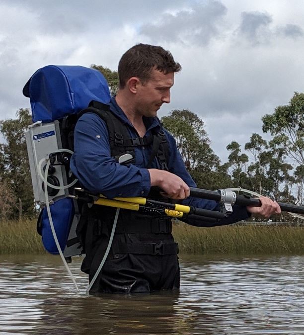 Specialised backpack for sampling eDNA from water