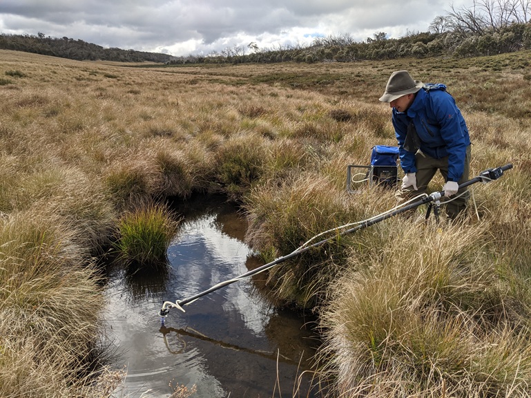 Taking an eDNA water sample with filter